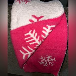 TikTok Viral PINK snowflake throw blanket HTF reversible like the ghost one